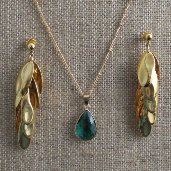 Avon Gold and Green Necklace Set - Picture 2 of 3